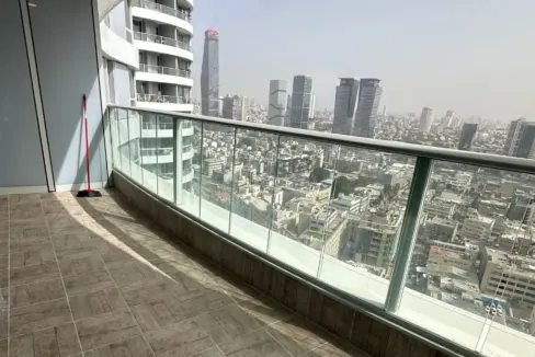 Large private balcony overlooking the Gindi TLV complex, offering outdoor space for relaxation