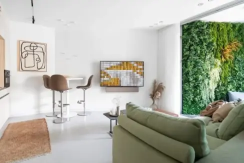 West‑facing sun balcony in a Gindi TLV apartment, offering an open view and elegant outdoor space