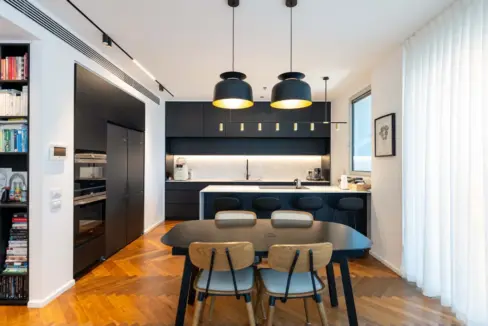Elegant luxury living room with sea view in Gindi Tel Aviv Tower 2